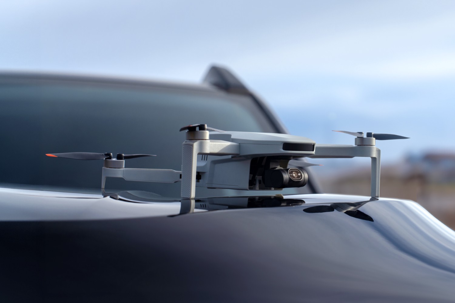 ATOM2-Lifestyle14 Atom 2 Flying above car picture